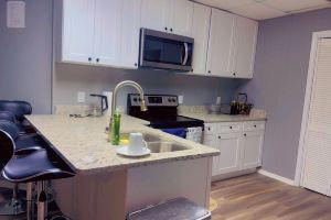 Cozy 1-bedroom with WiFi, AC, T.V and shared bathroom, Норкрос