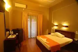 Central Hotel, Лутраки