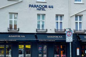 Parador 44, Кардифф