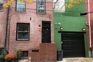 NEW LISTING! Fun and Fabulous Trinity Home with Deck in Center City, Филадельфия