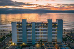 Private Juliette Balcony and Year-Round Pool - Stunning Ocean View, Сан-Диего