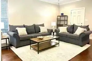 Spacious 3 BR Downtown Townhouse near Lake & Casinos, Лейк-Чарльз