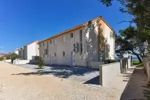 Beachfront Sun Garden Villas, Привлака