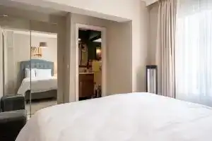 Flat w Sea View Balcony 3 Min to Cesme Marina, Чешме