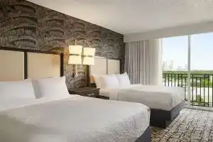 Отель «Embassy Suites by Hilton Fort Lauderdale - 17th Street», Форт-Лодердейл