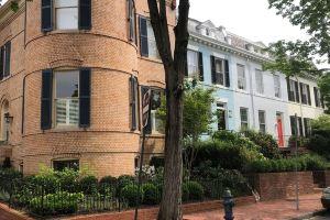 Elegant townhome on quiet street near museums, restaurants, shops, parks & more!, Вашингтон