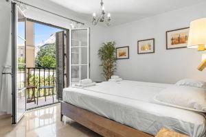 Stunning Central Apartment by Costarentals - Mal05, Малага