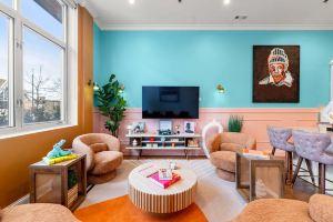 Free Parking and Top-Tier Entertainment - Stylish Tranquil Oasis, Чикаго