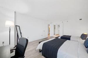 CozySuites Two Separate Luxe Ocean Front Condos, Атлантик-Сити