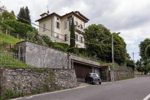 APARTMENT IN OLD-TIME VILLA, QUIET QUARTER IN COMO CITY, Комо