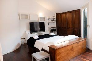 THE OLD WALLS Studio apartment, Лекко