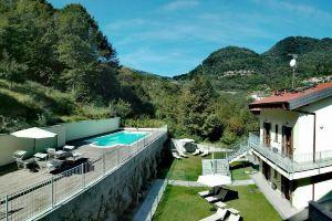 Vista Dolce Isola Onda _ Lakeview Pool, Terrace & Garden Apartment, Ардженьо