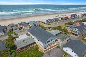 Brand New Luxury Beach Home w Hot Tub & Sauna, Рокуэй-Бич