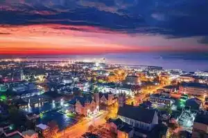 Stylish Condo Downtown Sandusky, Сандаскай