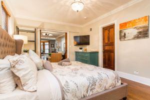 GROUP LUX in Old Town 4bd/3ba (+Rooftop/Parking), Чикаго