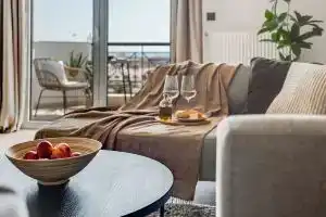 Sanders Arch - Efficient Family Apt w Balcony, Салоники