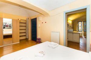 Porta Nuova Central Flat with Balcony, Турин