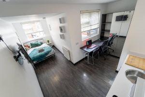 Cosy Top Floor Studio Available Near the City!, Бирмингем