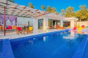 Super Luxury Memory Villa with Private Pool, Калкан