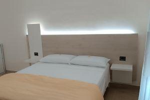 Comfortable Deluxe Apartment in the center of Tropea with sea view balcony, Тропея