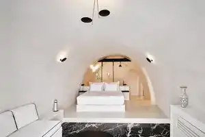 Abyss Suites, Ия