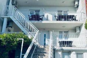 Delfin Apartments, Цриквеница