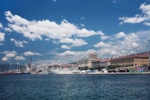 Rijeka Centre Theatre View - Stylish Apartment, Риека