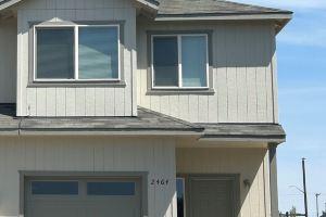 Charming duplex in NW Redmond, close to everything with peek-a-boo mountain view, Редмонд