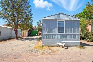 Desert Haven Cozy 2-Bedroom Mobile Home Near NMSU 2 Home, Лас-Крусес