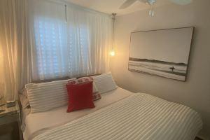 Unobstructed Ocean Views ! A Beautiful Montauk Getaway, Монток