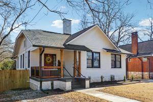 Charming Bungalow in the Heart of Capital View ATL, Атланта
