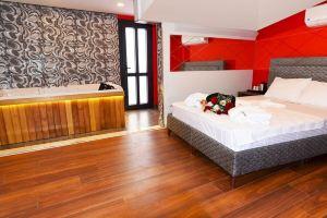 Renk Otel Karşıyaka, Измир