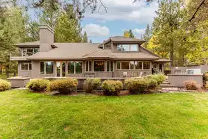 Gourmet Kitchen and Private Hot Tub - Stunning Family Retreat, Санривер