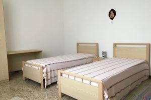 Valley View Apartment in Ameglia near Historical Center with Garden, Амелья