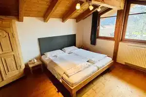 Gemütliche, Modern Ausgestattete Ferienwohnung mit Sonnenterasse und Bergblick, Обераммергау