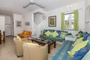 AFRODITE VILLA ON THE SEA (Private pool & beach), Орнос
