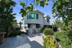 Yeşil Panjurlu Bahçeli Villa, Бурса