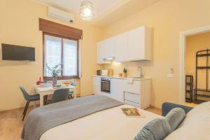 Simar Apartments Nearby Como S G Train Station by Rent All Como, Комо