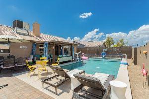 Enjoy gigantic 600 sf pool, Лас-Вегас