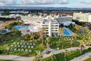 Отель «Louis Imperial Beach», Пафос