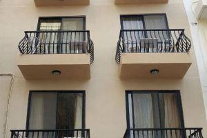 Seashells Apartments with Terrace, Just Off the Seafront in Bugibba - by Getawaysmalta, Аура