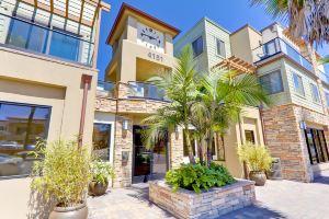 Spacious Getaway with Modern Comforts - Exquisite Coastal Retreat, Сан-Диего