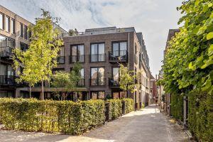 Playful and Luxurious Apartment in Heart of Delft, Делфт