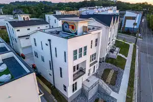 Stylish Outdoor Lounge and Modern Decor - Captivating Nashville Escape, Нэшвилл