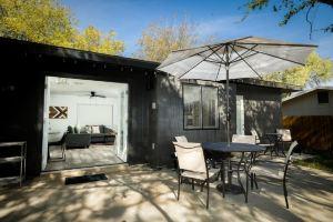 Spacious Backyard and Modern Amenities - Chic Family Retreat, Сан-Антонио