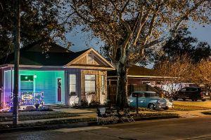 Historic 3 bed, 2bath Bungalow Minutes from IAH with Backyard Putting Green!, Хамбл