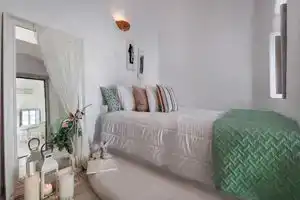 Saint George Exclusive, Фиростефани