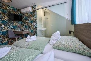 Rooms, Сомбатхей