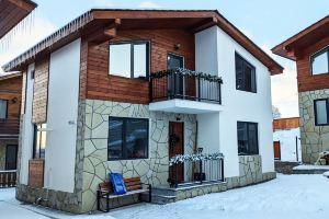 Comfortable Family Chalet near Crystal, Бакуриани