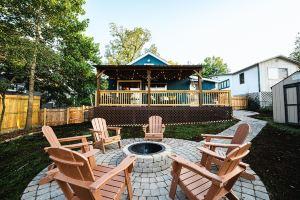 Cozy Dwntwn Branson Boho Bungalow. Deck-Firepit Area. B-Landing & Hspital 3-min., Брэнсон